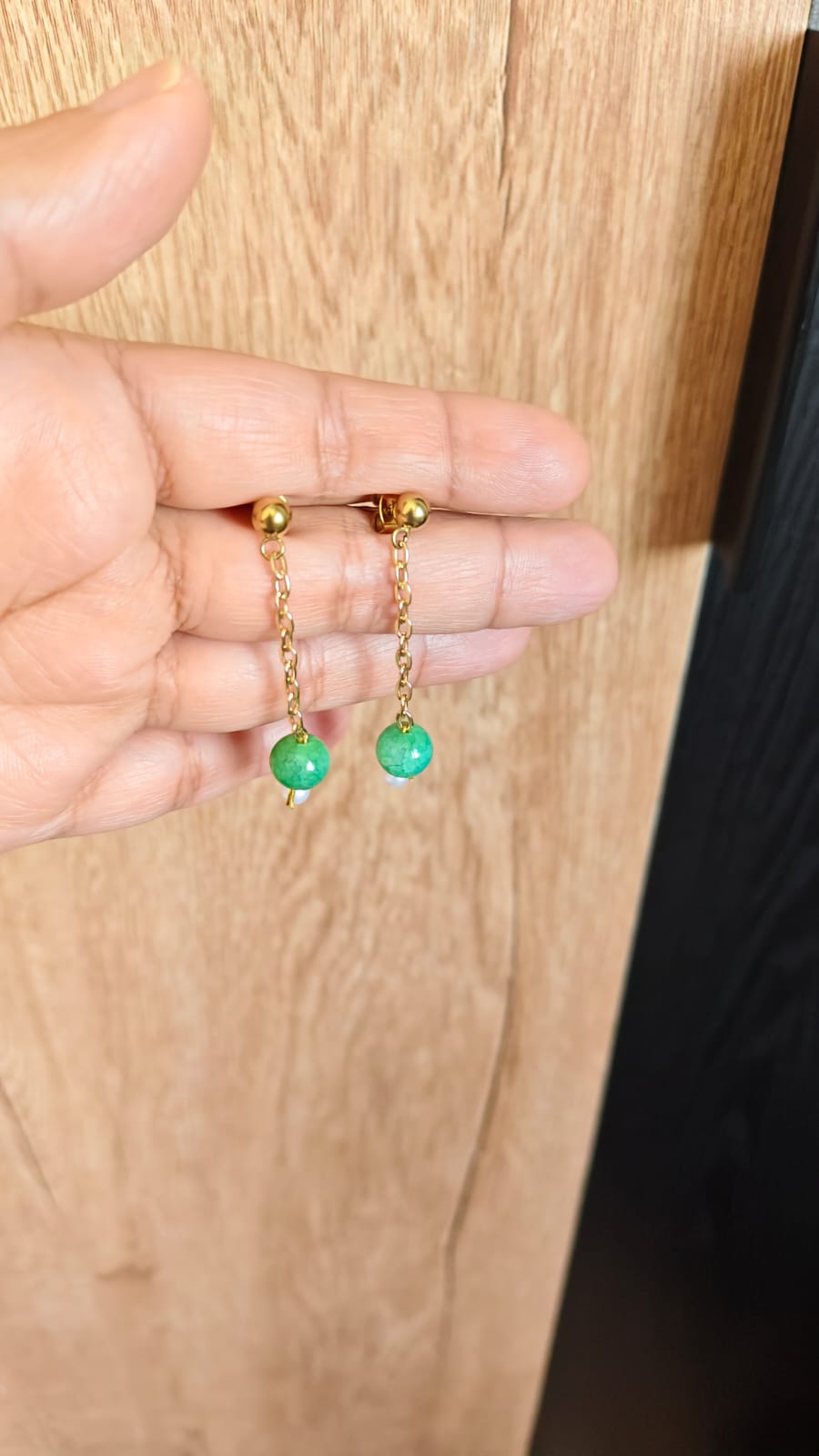 Emerald Elegance Pearl Necklace