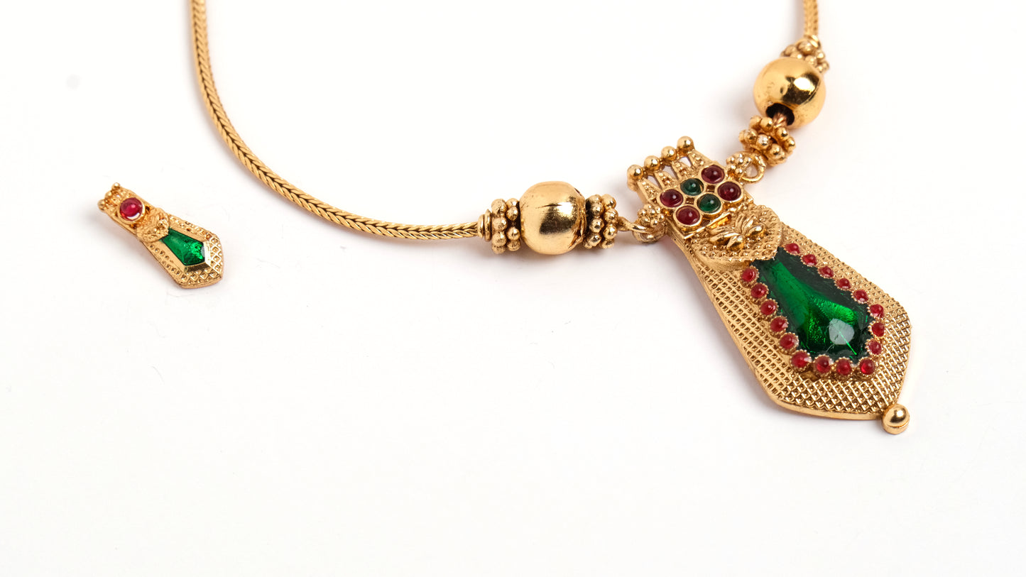 Elegant Palaka Design Pendant Chain with Traditional Charm
