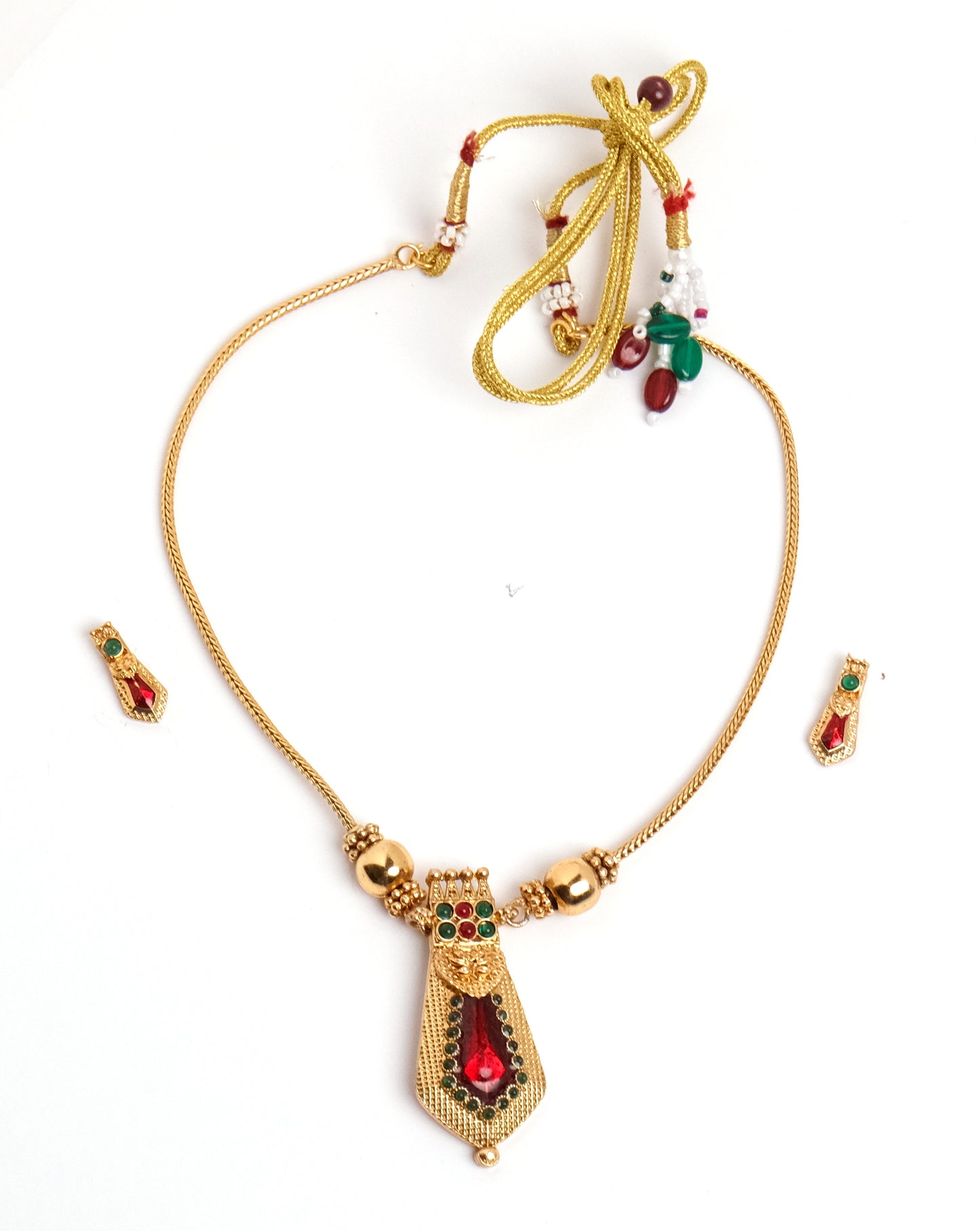 Elegant Palaka Design Pendant Chain with Traditional Charm