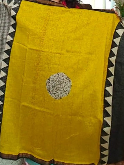 Classic Checks Maheshwari  Silk Saree in Black and white with Yellow Border